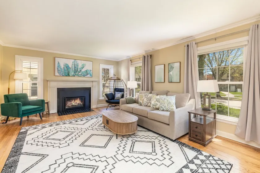 Quiet Tosa Gem| 5 Min to Brewers & Zoo |Sleeps 10 - Image 1