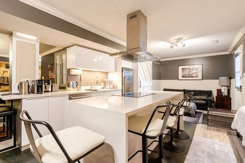 Luxury Retreat Presidental Suite - Image 1