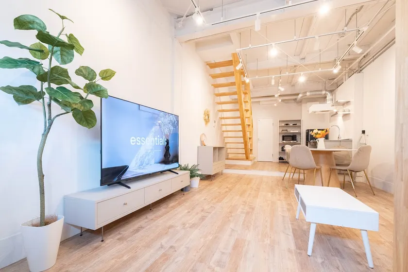 3 bedroom house, sleeps up to 8 people, 5 min walk to Tsuruhashi station, 33 min by express train to Kansai International Airport - Image 1