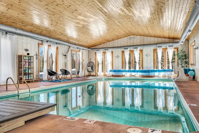 Indoor Pool, Sleeps 20, Bethel, Hot tub, pets - Image 1