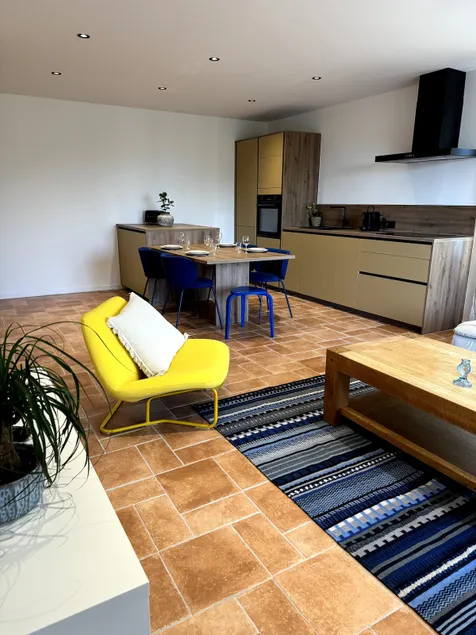 Large Apartment Downtown 2 Bedrooms - Image 1