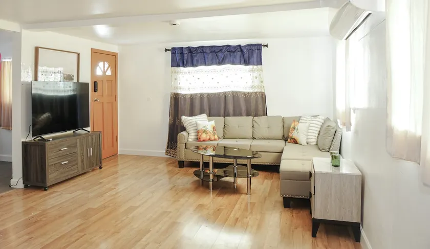 The Charming and Immaculate Home NearDTLA(Up to 4) - Image 1