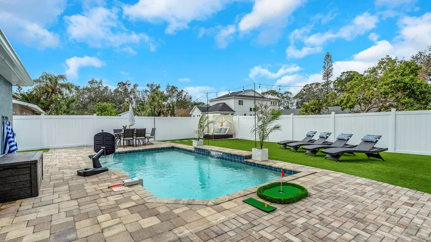 Palm Breeze Luxury•Heated Pool -Great for Families - Image 1