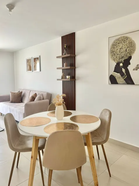 Modern and spacious apartment - Image 1