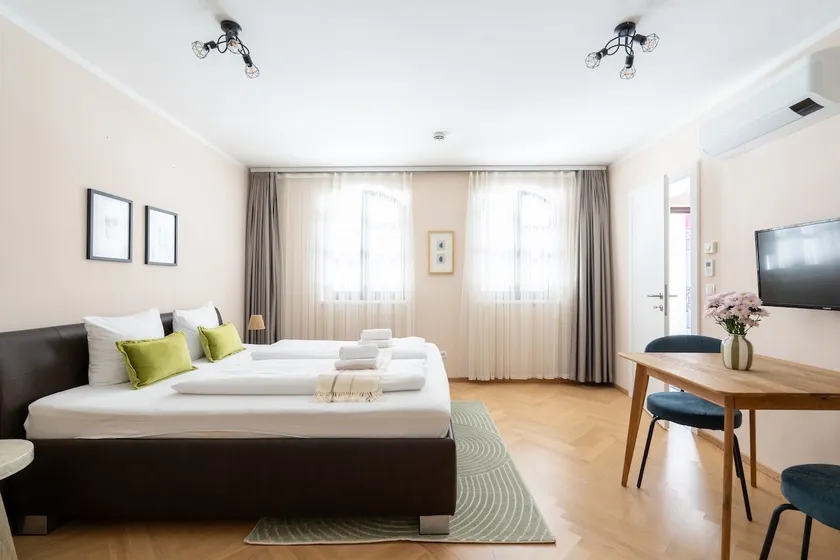 Schönbrunn 1BR Flat w/ AC by HM - Image 1