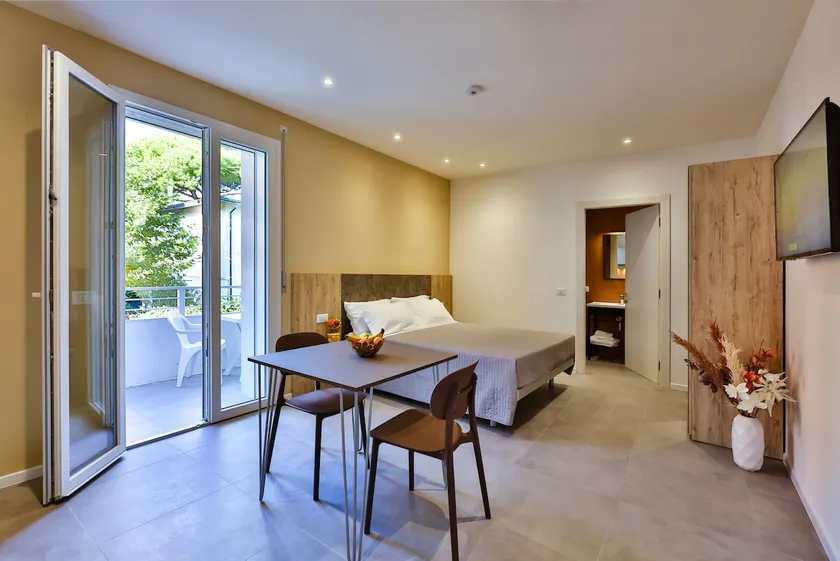 Apho Aparthotel, Junior Suite 105 - Image 1