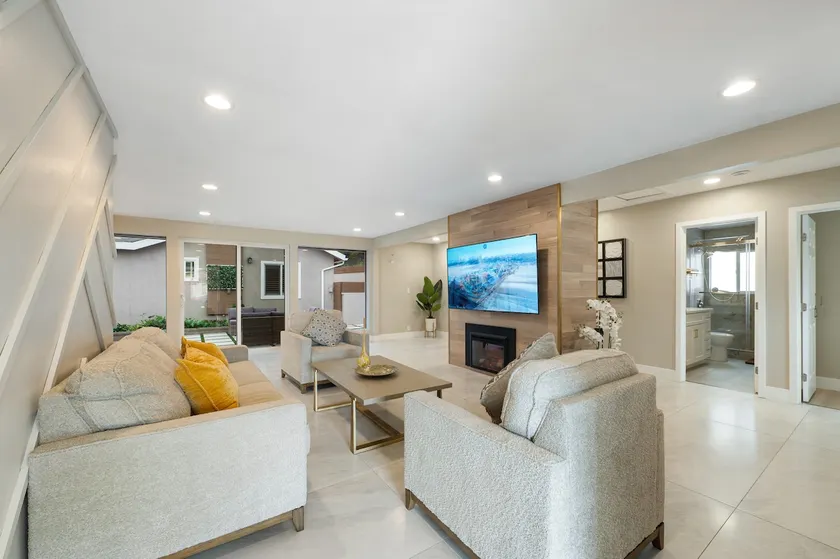 Private Hillside · Spacious Yard · Game Room - Image 1
