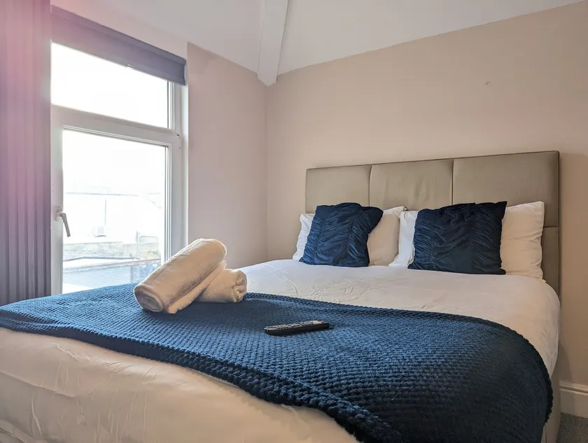 Cosy & Central Studio Bedsit 5 - Image 1
