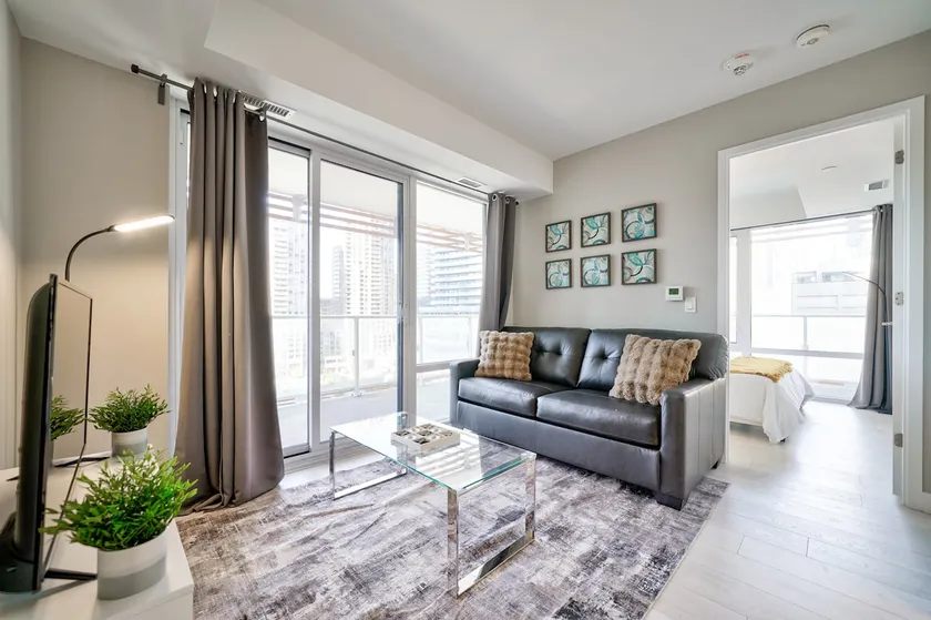 1 BDRM Urban Oasis-Steps toWellesley Subway - Image 1