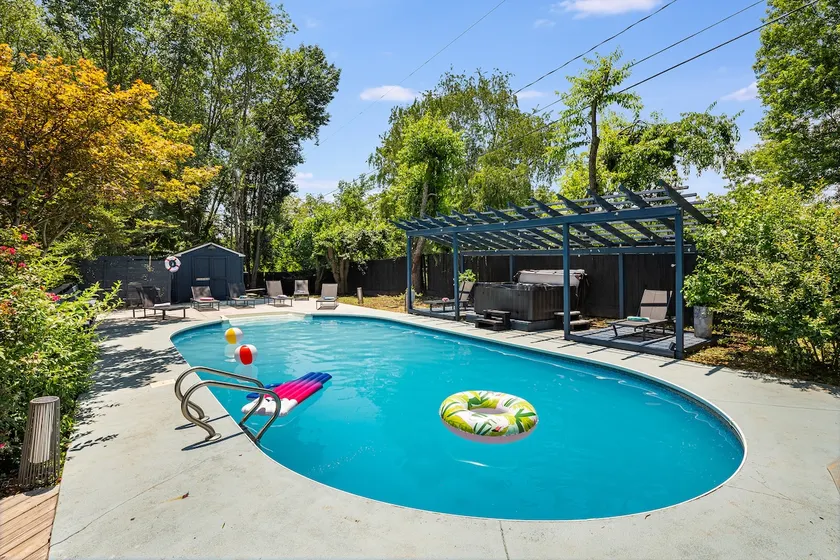 6BR Pool & Hottub • Game Rm • Fenced Yard 4 Pets - Image 1