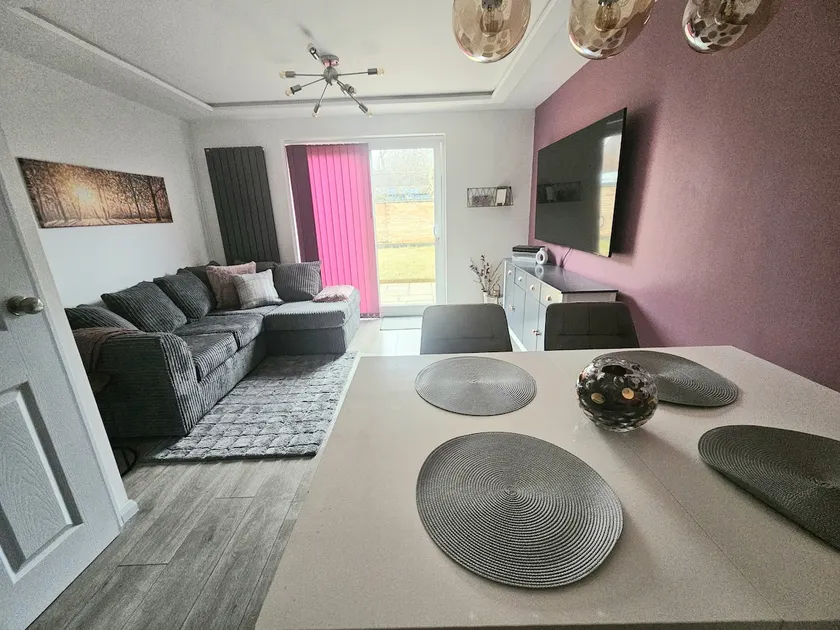 Jasmin's House, 2 bedroom house, private Parking - Image 1
