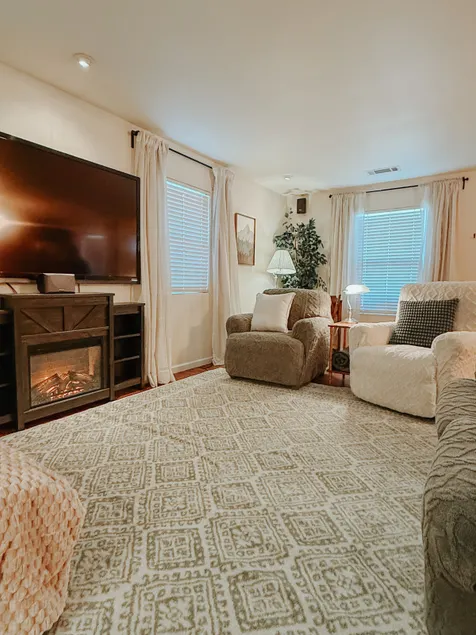 4bdr Pet Friendly + 3 Kings + EV + Trailer Parking - Image 1