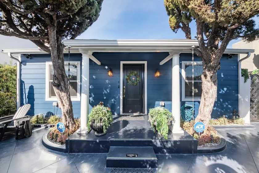 New Luxury Remodel Charming Naples-Island 3BR Home - Image 1