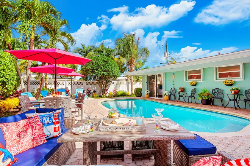 Chic 4BR Htd Pool, 5 min to beach, PAC-MAN, Games - Image 1
