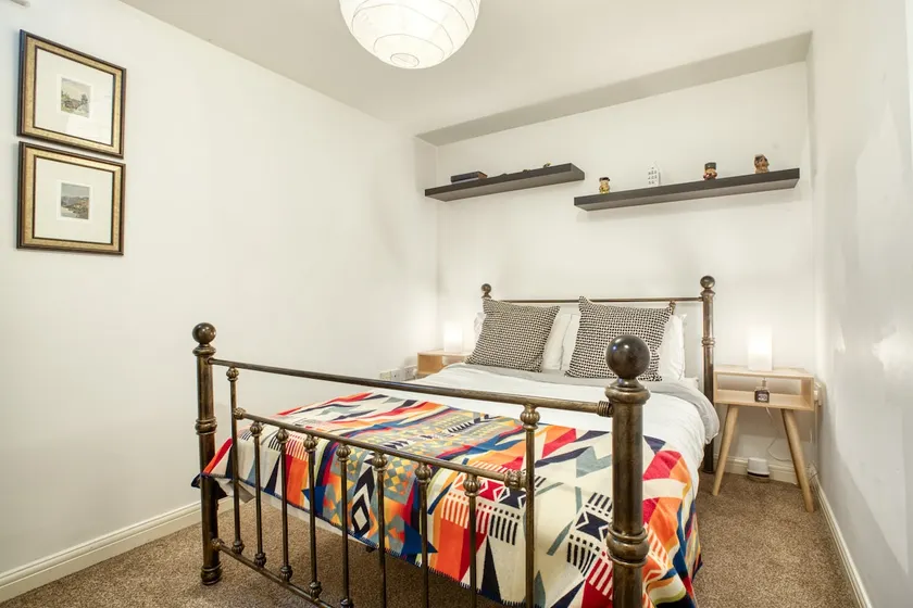 Charming & Comfortable Home | Free Parking - Image 1