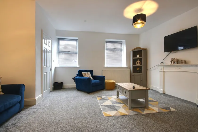 Spacious Terraced House in Central Barnstaple - Image 1