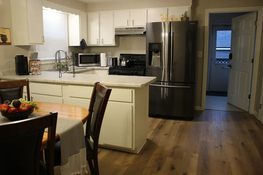 Lambeau Flats 2-Br Lower by Lambeau, Resch! - Image 1