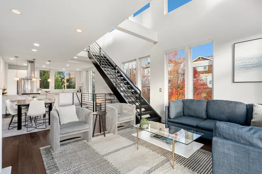 Lux Townhome: Space Needle Views with Parking - Image 1