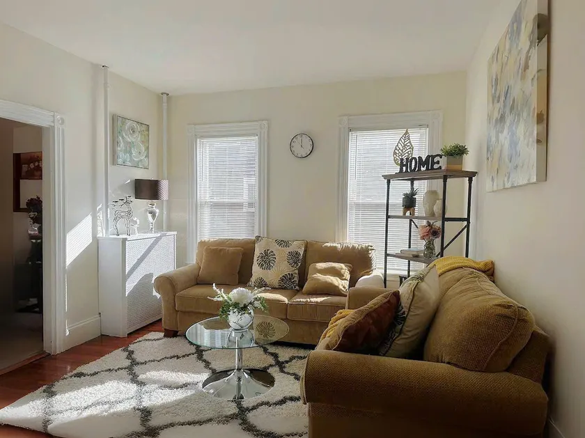 Charming 3BR Apt | Free Parking | Near Boston (8) - Image 1