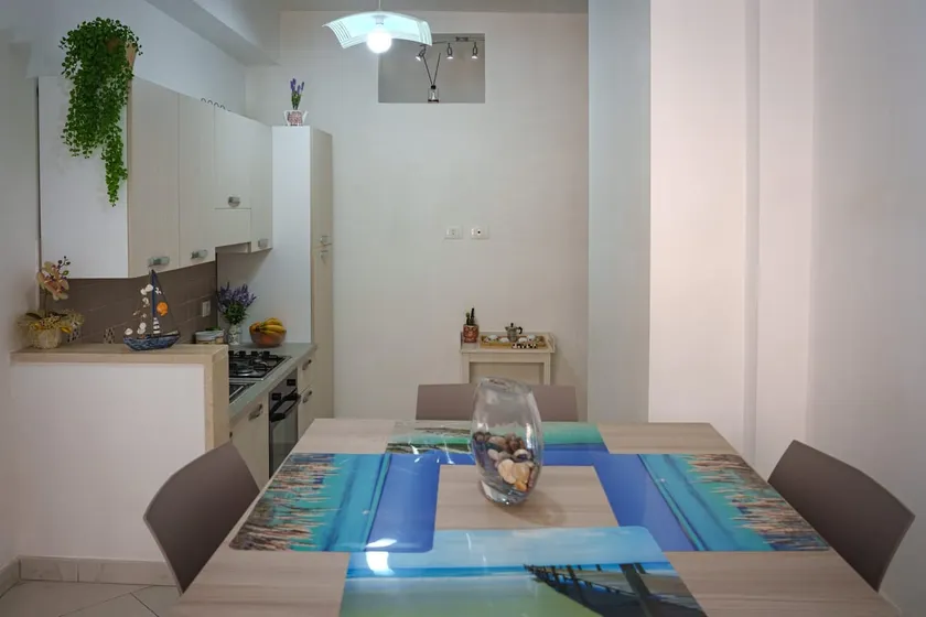 Modern and elegant apartment - Image 1