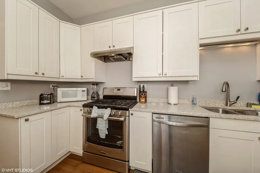 Depaul Wrigley Walking Distance Washer Dryer - Image 1