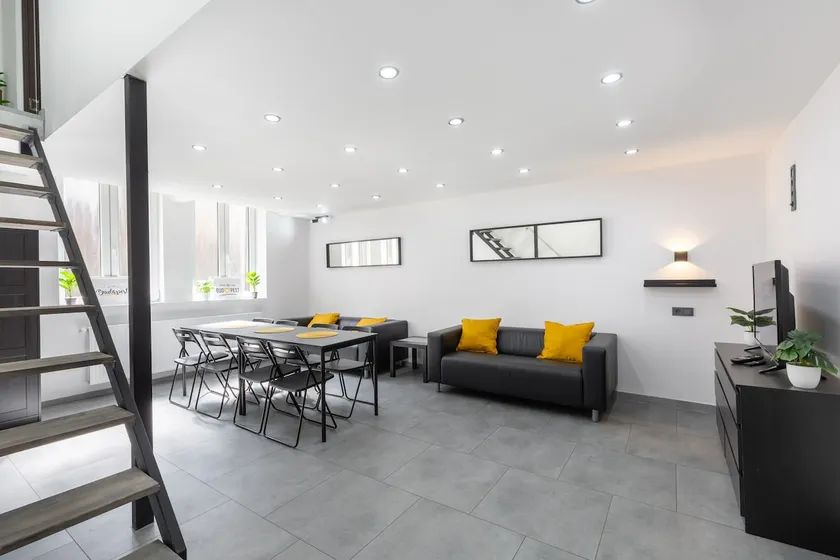 4BR MODERN DESIGN FREE-BEER & BREAKFAST AIRCO - Image 1