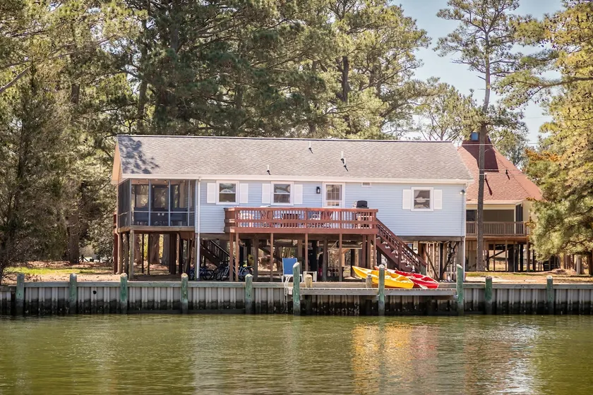 Jay's Retreat: dock, kayaks, EV charger, bikes - Image 1