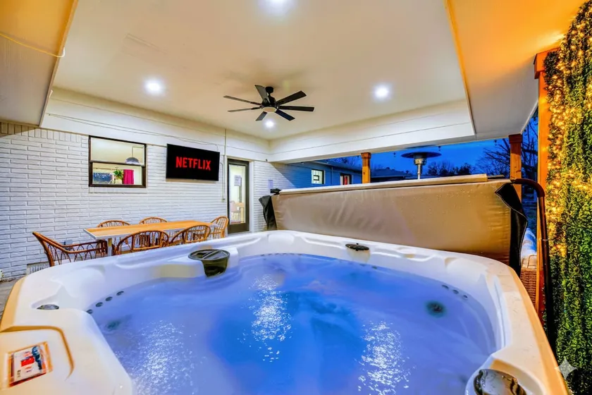 Fun Indy Home w/XL Hot Tub•Firepit•BunkBed•4BD - Image 1