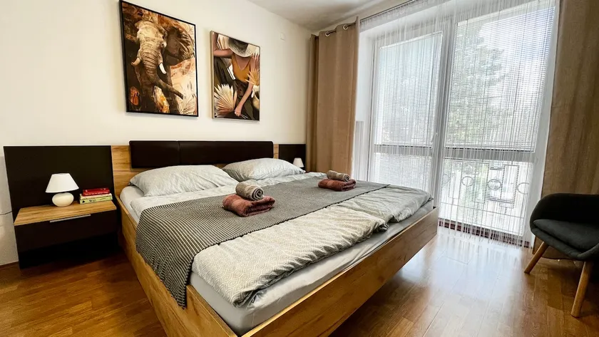 Black Lotus 1 I Downtown Apartment I Free Parking I 24hr Access - Image 1