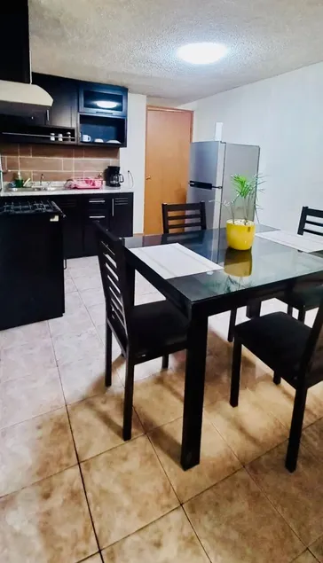 Fully-equipped apartment, minutes from downtown - Image 1