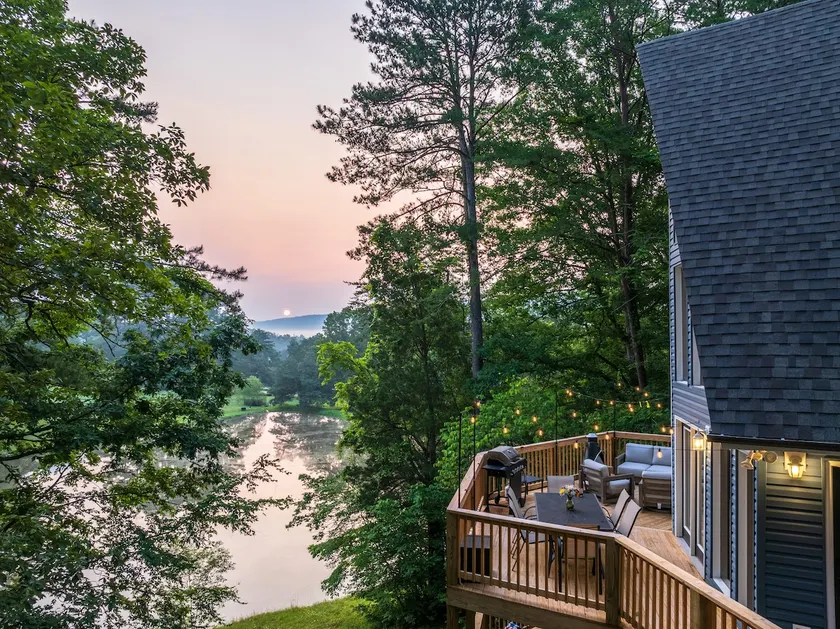 5BR Lookout Mtn Waterfront: Cinema, Games, Hot Tub - Image 1