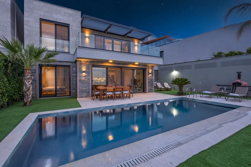 A Luxurious and Peaceful Vacation in Gümüşlük - Image 1