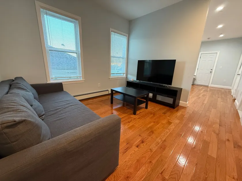 Charming 3B2B Condo III Near Beach - Image 1