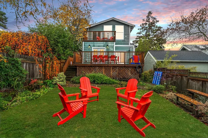 Lake Views + AC + NFL OK| Spacious 5BR Wallingford - Image 1
