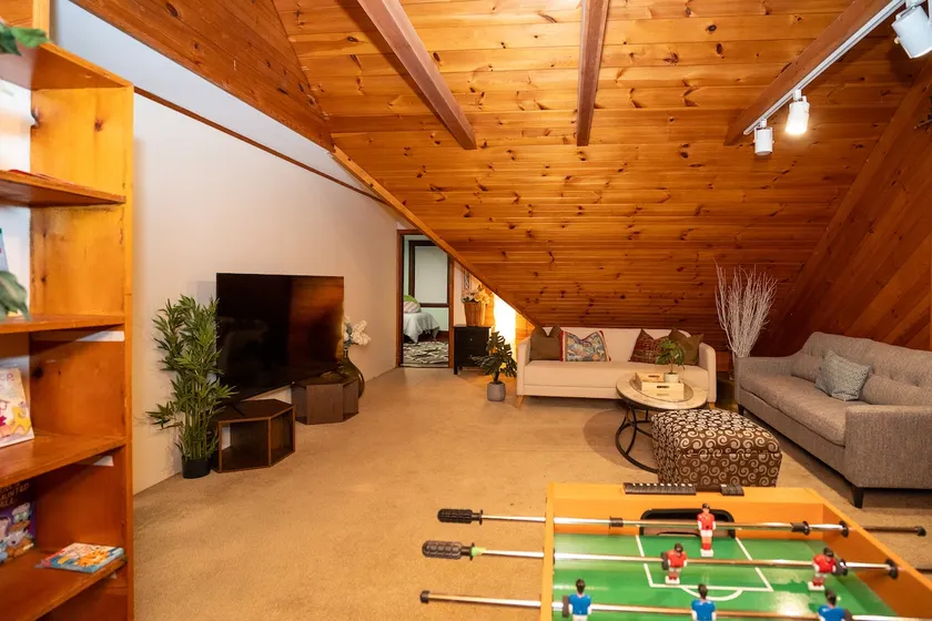 Cozy 5BR Loft | Gym & Playroom | Near Boston (10) - Image 1