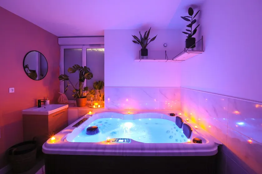 Lost Paradise – Hot Tub & Movie - Image 1