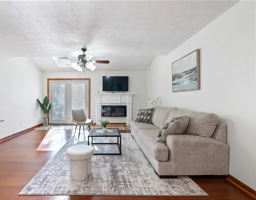 Moodyjoy Townhouse – Close to Everything! - Image 1