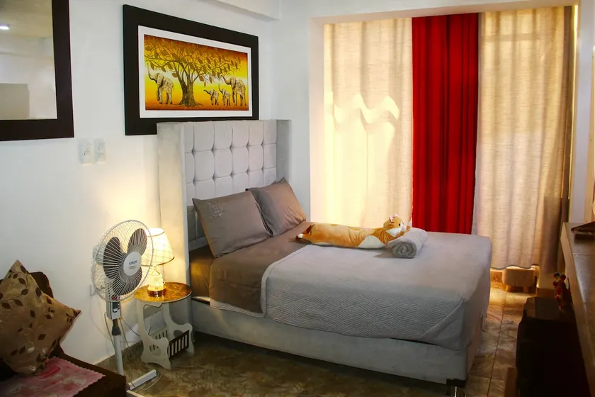 cozy modern apartment with equipped kitchen and wifi. - Image 1