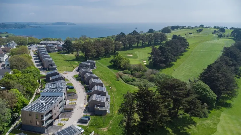 Fairway Views - Eco Luxury Nr Swanpool Beach - Image 1