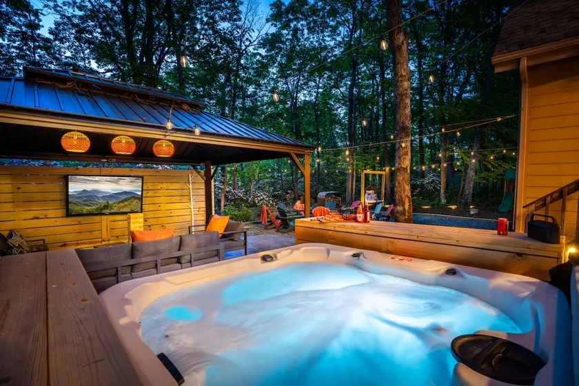 Luxury Oasis |Ski, Hike, Winter fun| Pet friendly! - Image 1