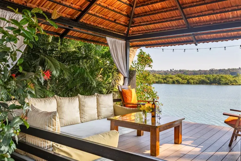 Riverview Villa : Chambres d'hôtes/ Villa avec rivière et vue sur la mer - Image 1