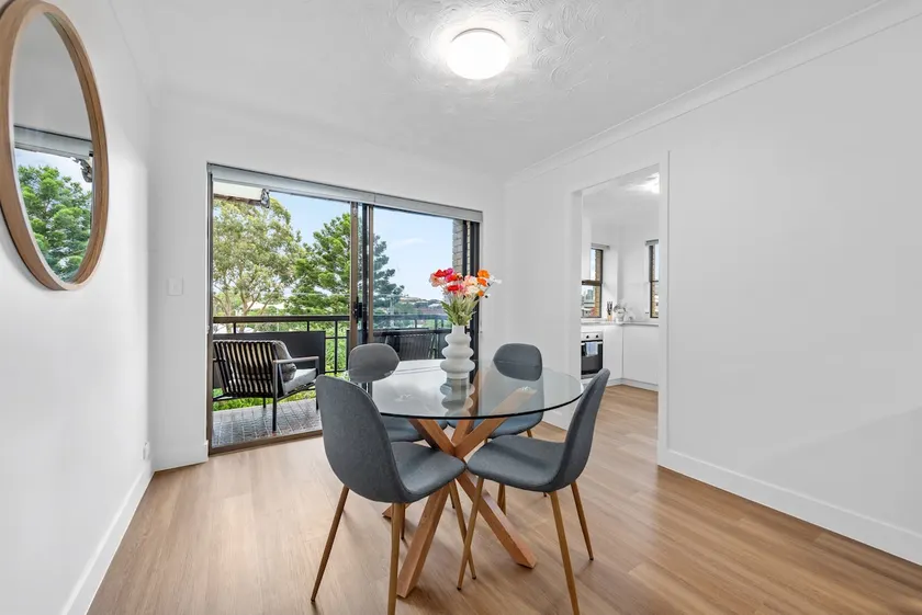 Renovated 2BR in Quiet Toowong Street w/ Car Park - Image 1