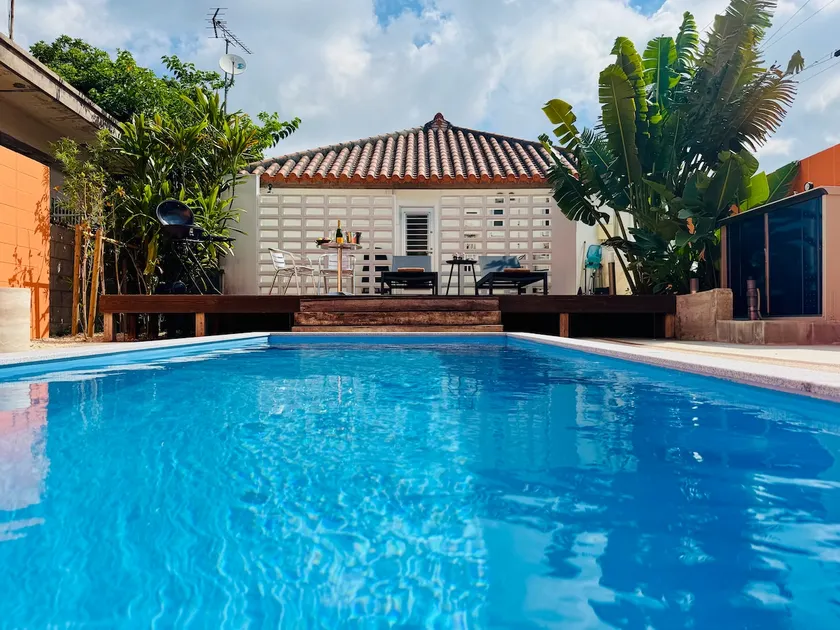 A 3-minute walk to the beach, a private old private villa with a pool that blends into the island's lifestyle | 9 minutes by car to the airport - Image 1