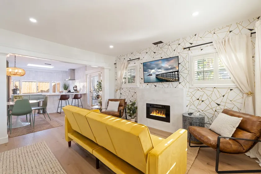 2BR+2BA | Hot Tub, Sauna, BBQ, Free Parking! - Image 1