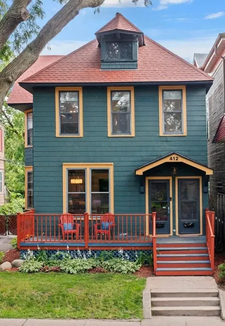 Cathedral Hill Charm - Image 1