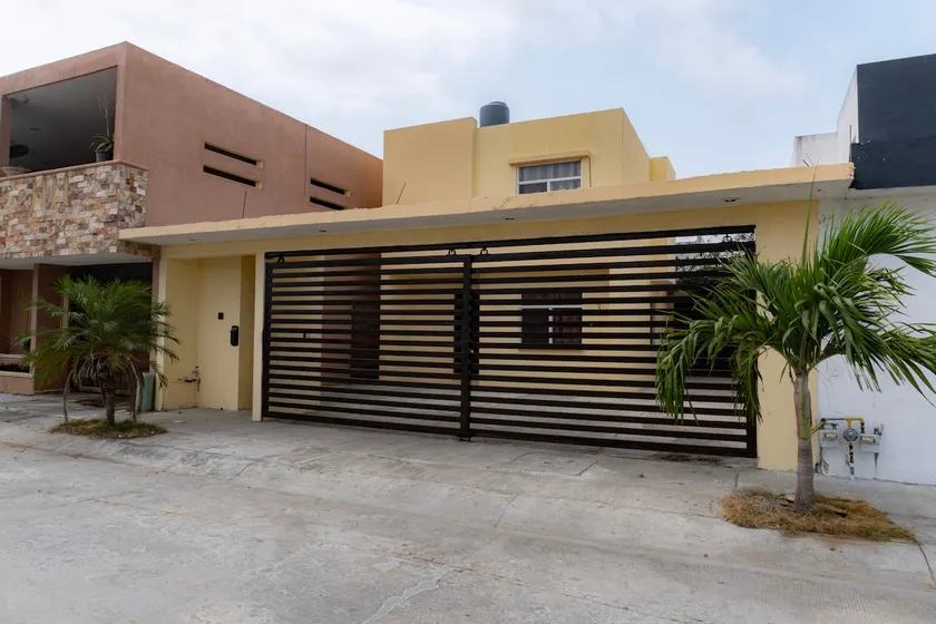 Family home and business Very close to Miramar Beach - Image 1