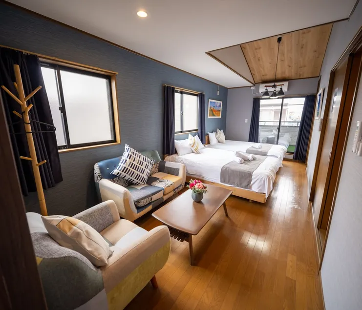 Hatsune: Comfortable 3LDK, 3 toilets, 2 bathrooms, 5-minute walk to Sennichimae Line Shin-Fukae Station - Image 1