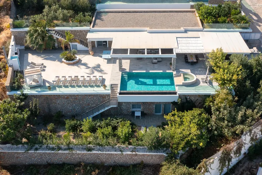 Modern Luxury Villa - Image 1