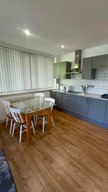 Spacious 2 Bedroom Flat City Centre - Image 1