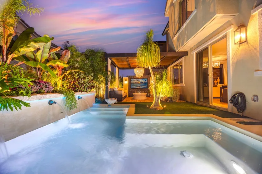 Marbella Lane - Stylish Dream Home in RMV w Pool - Image 1